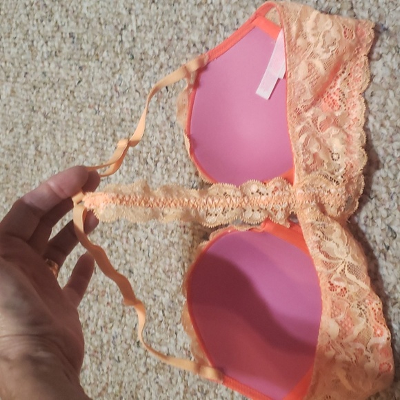 Pink Victoria Secrets lace bra - Picture 7 of 7